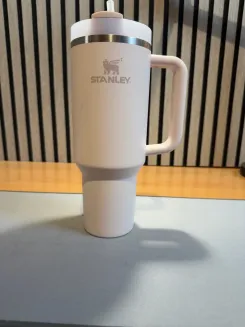Stanley Quencher H2.0 Tumbler 40 oz 1,18 L Weiß mit Gebrauchsspuren
