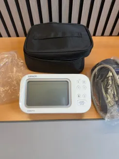 OMRON X7 Smart AFib Oberarm Blutdruckmessgerät HEM-7380T1 Bluetooth Neu