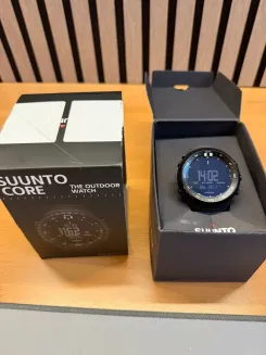 Suunto Core All Black Outdoor Uhr Altimeter Barometer Kompass mit OVP
