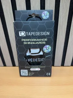 TAPEDESIGN Performance Shinguards Schienbeinschoner inkl. Sleeves Schwarz OVP